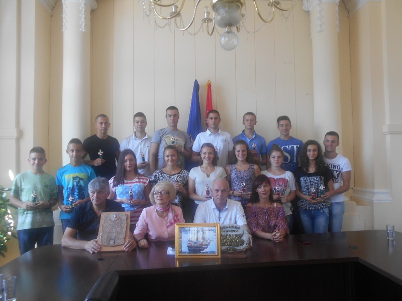 frupna%20sa%20predsednikom%20i%20milicom